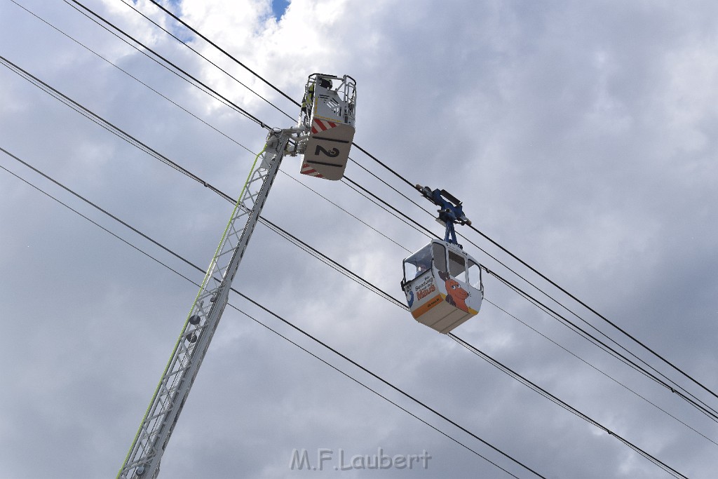 Koelner Seilbahn Gondel blieb haengen Koeln Linksrheinisch P109.JPG